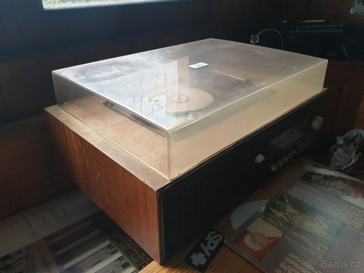 Gramofon Philips, Tesla, Universum - 11