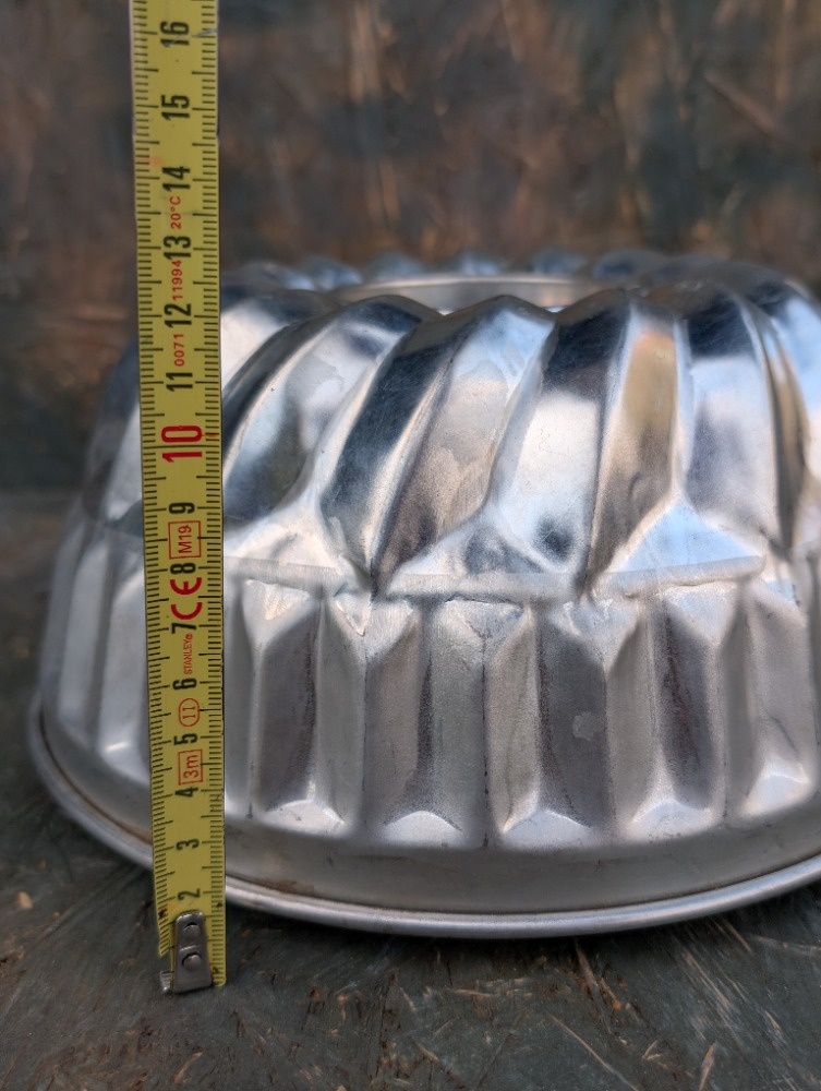 Retro hliníková forma na bábovku. - 11