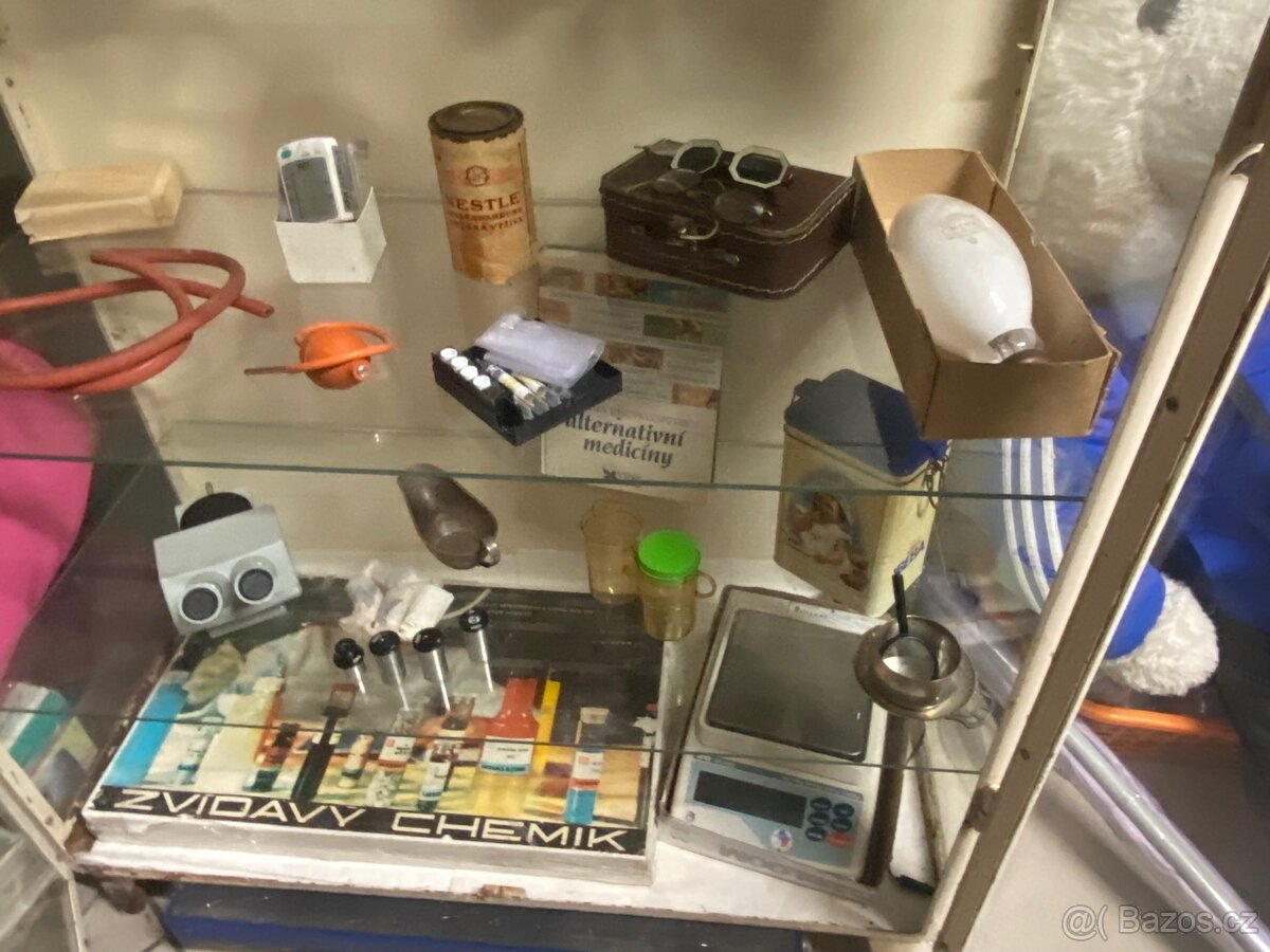 Stará lékařská skříň - 11