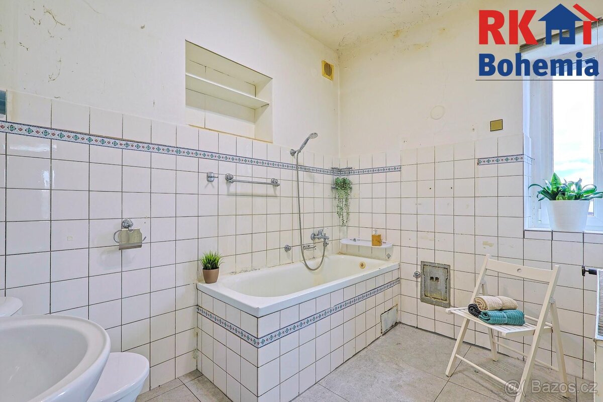 Prodej rodinného domu 2+1 s garáží s pozemkem 1177 m2 v Česk - 11