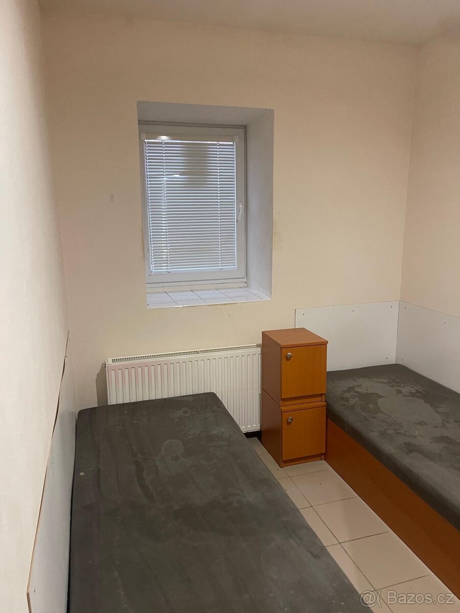 Pronájem prostorného bytu (80 m²) – Jihlavská, blízko c - 11