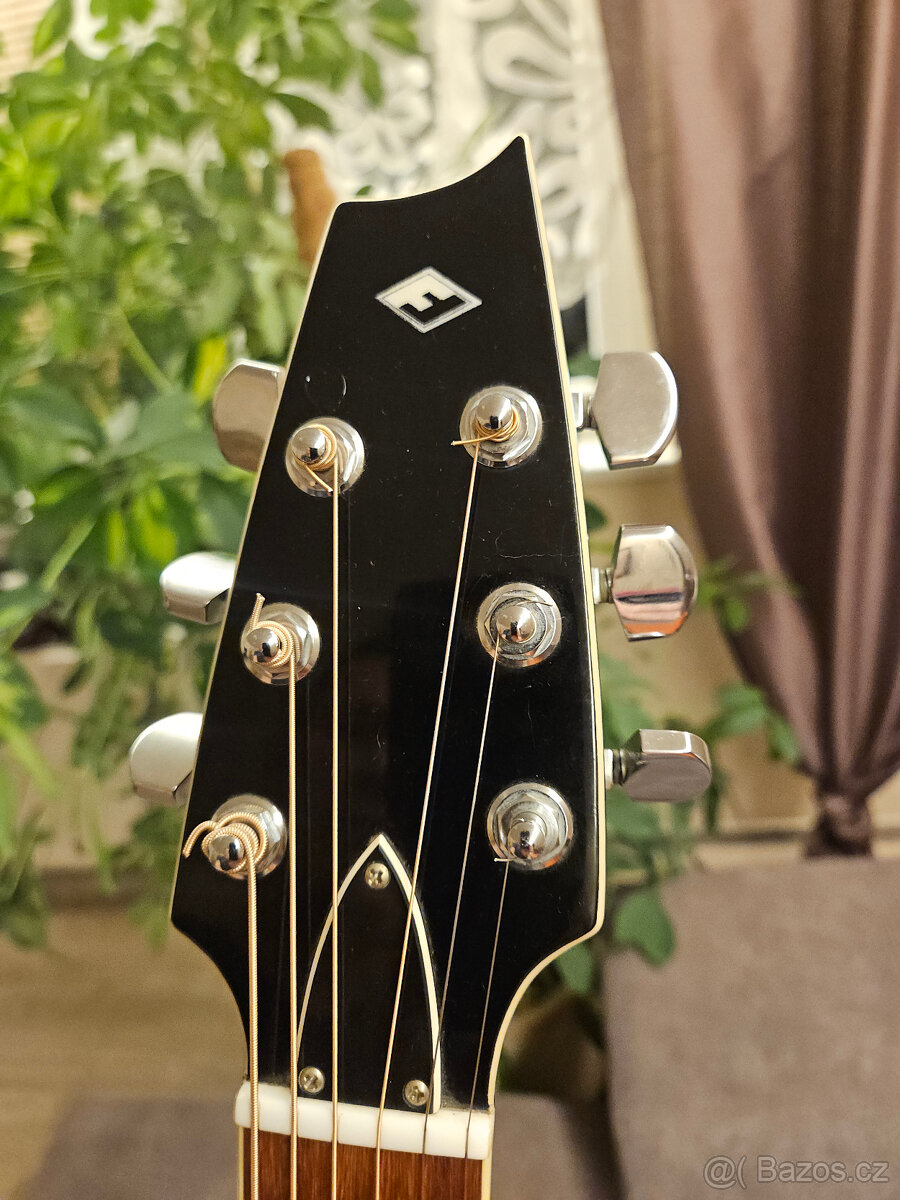 Česká akustická polomasivní kytara FURCH - 11