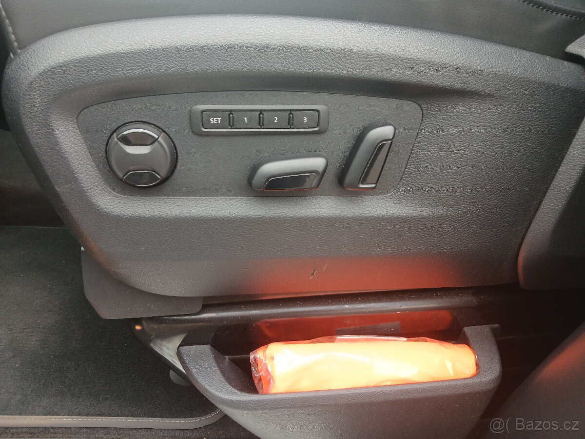 Volkswagen Multivan 2.0 TDi Higline 7 míst - 11