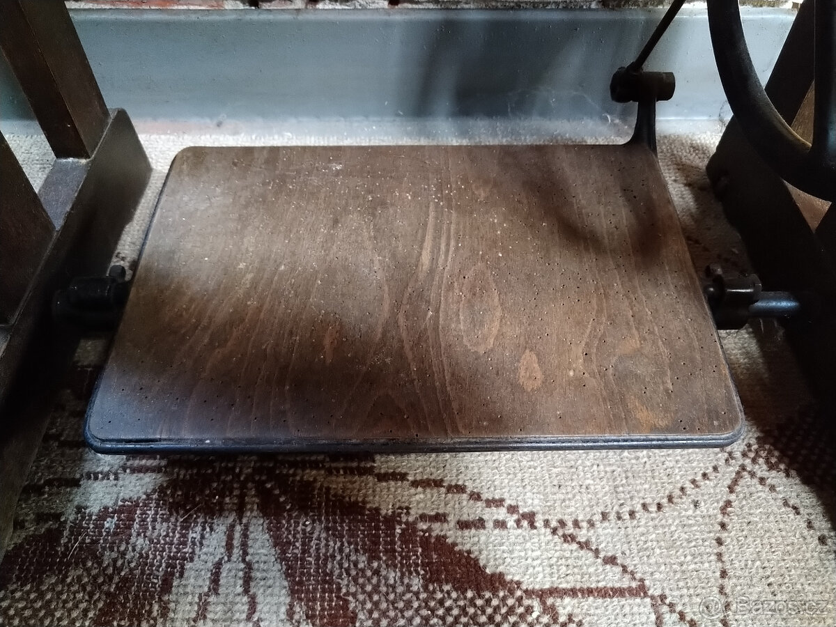 Šlapací šicí stroj Ideal - 11