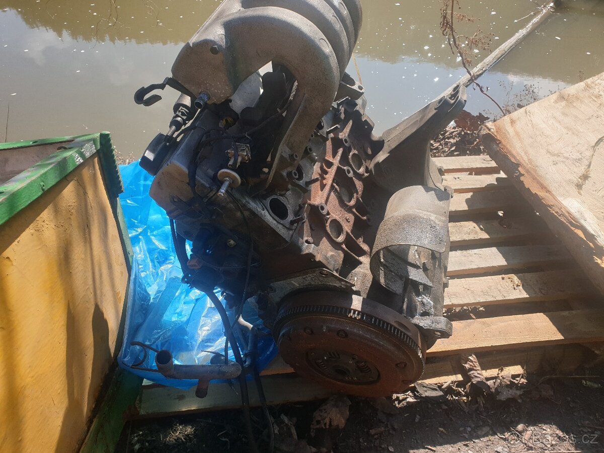 Motor VW 2.0 benzín 85kw - 11