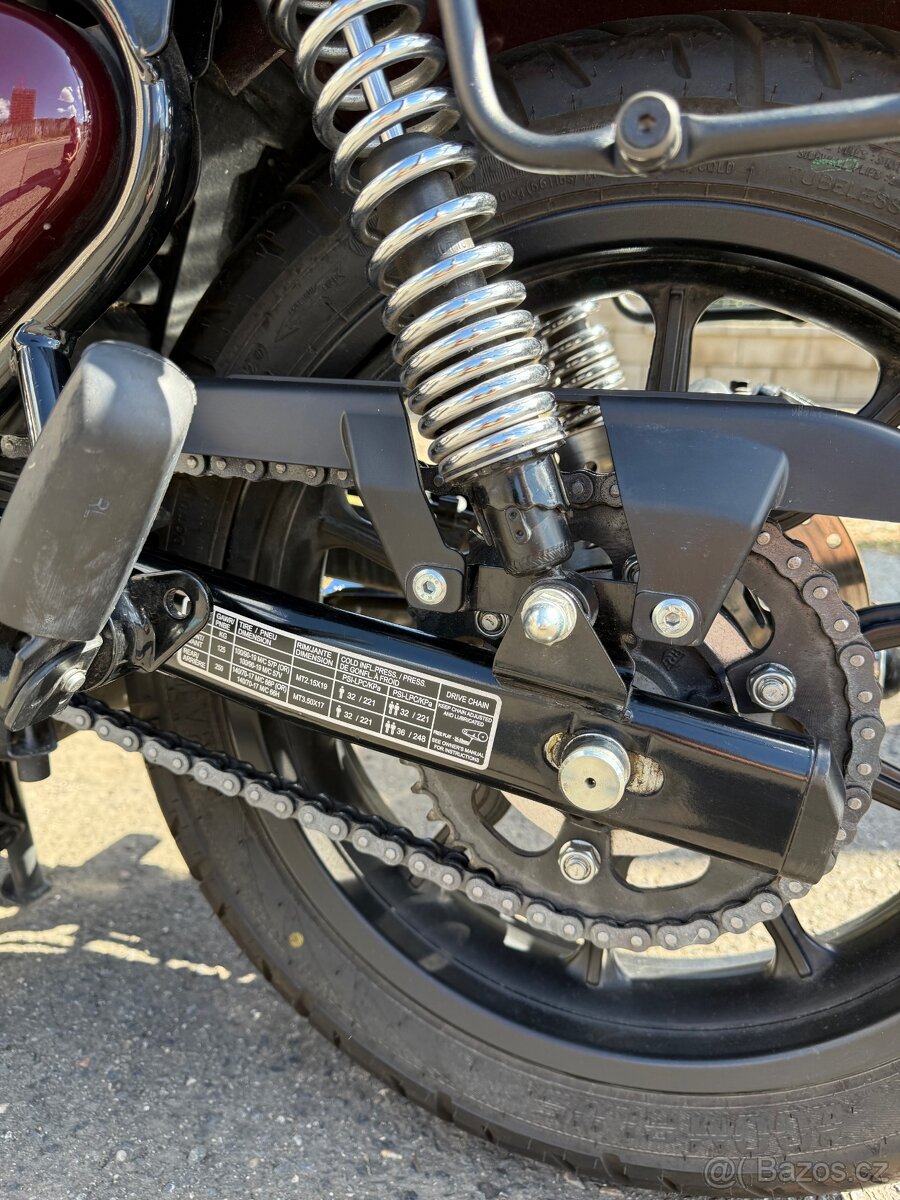 Royal Enfield Meteor 350 - Stellar Red - 11