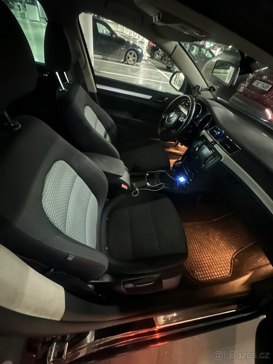 Superb 2012 1.6 nafta - 11