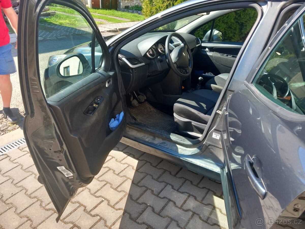 Peugeot 207 1.4i - 11