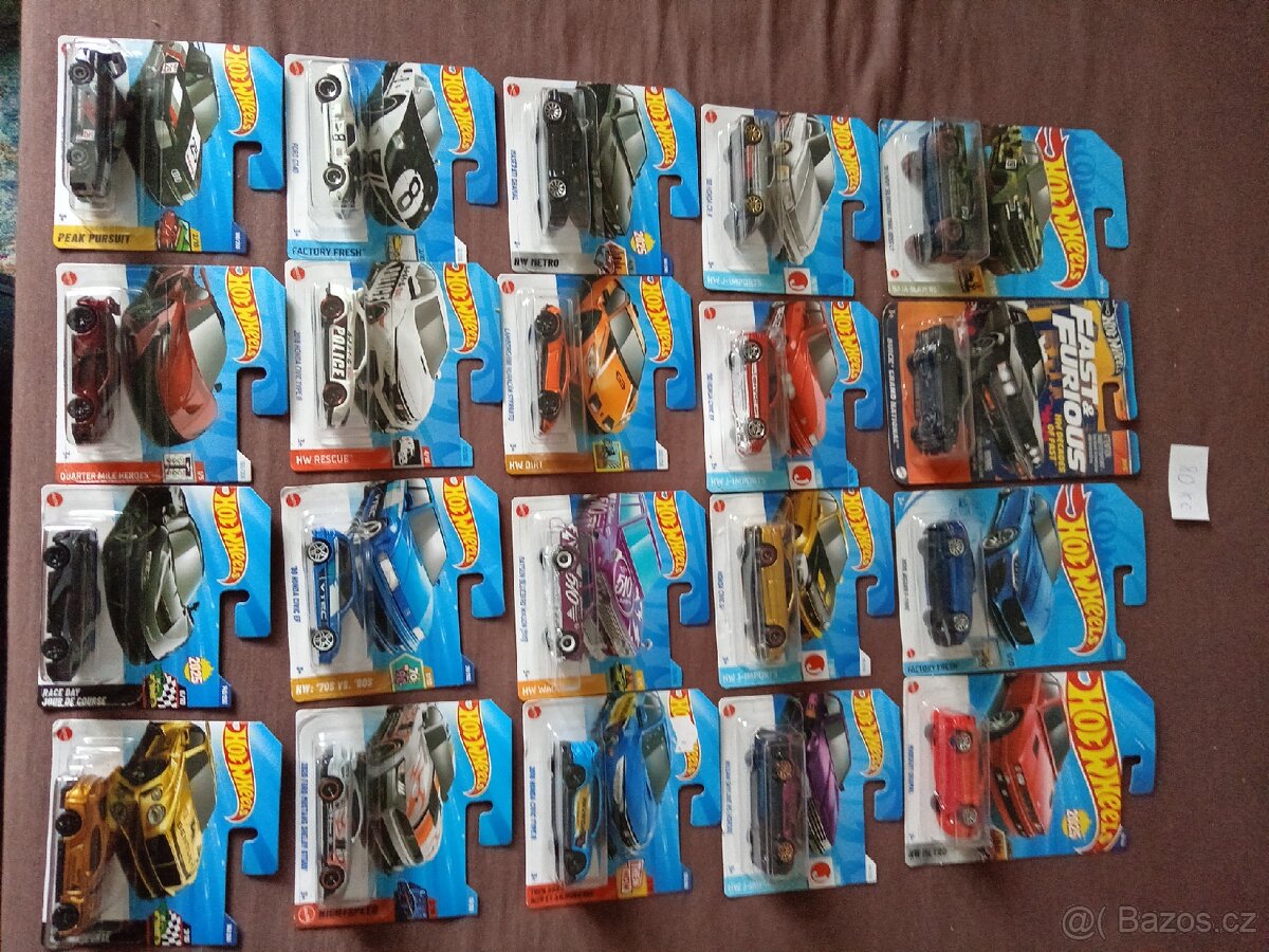 Autíčka Hot Wheels - 11