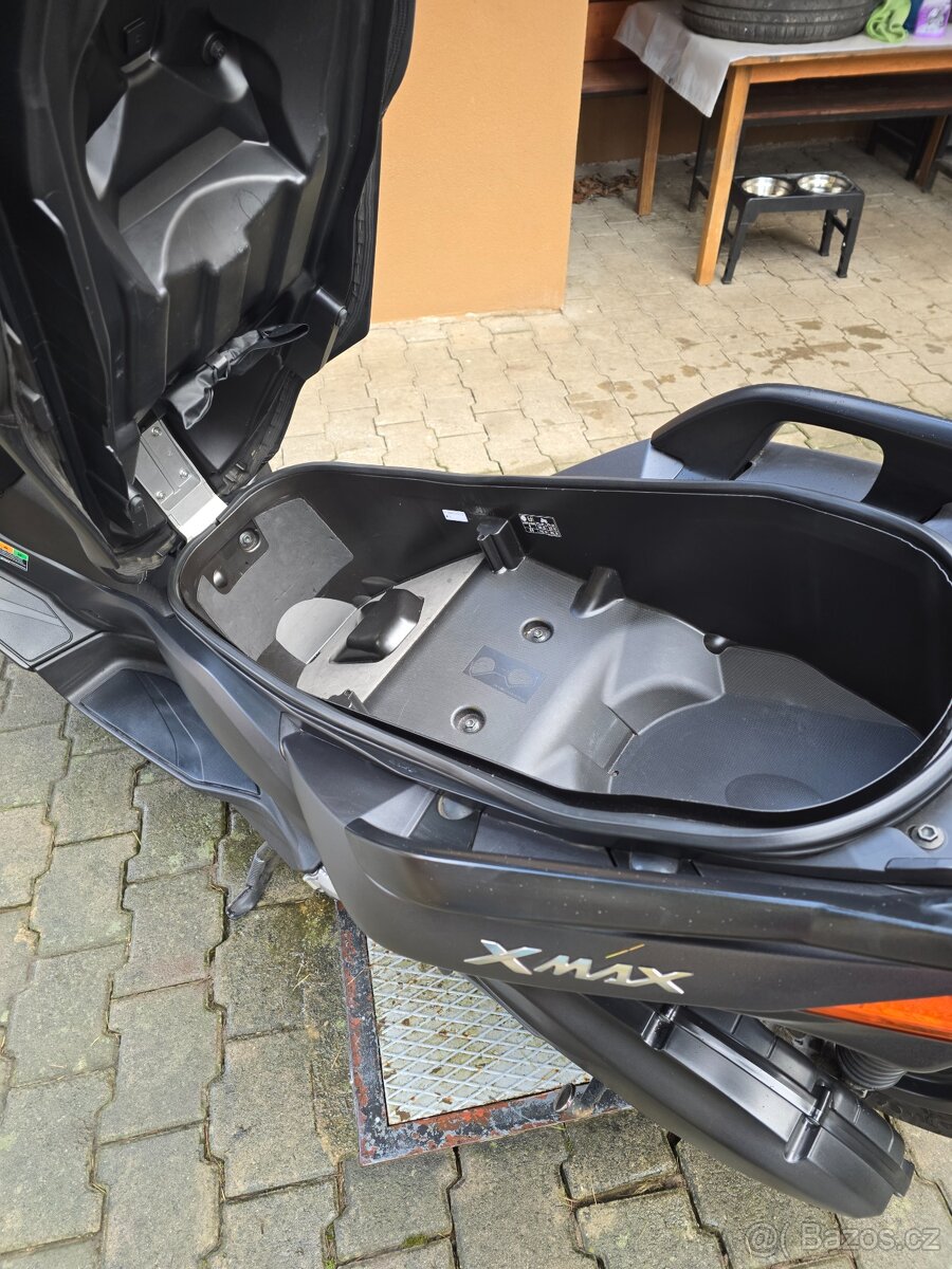 YAMAHA X - MAX 125 - 11