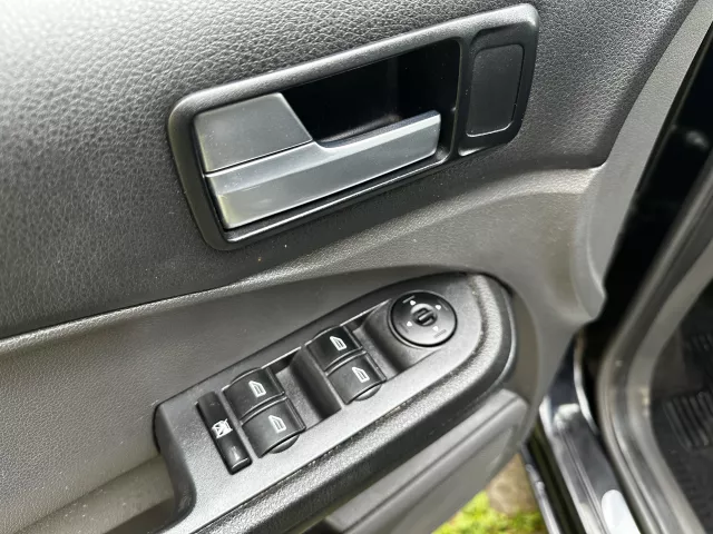 Ford C-MAX 1.6 TDCi 80kW GHIA Kůže Tažné 1. Majitel - 11