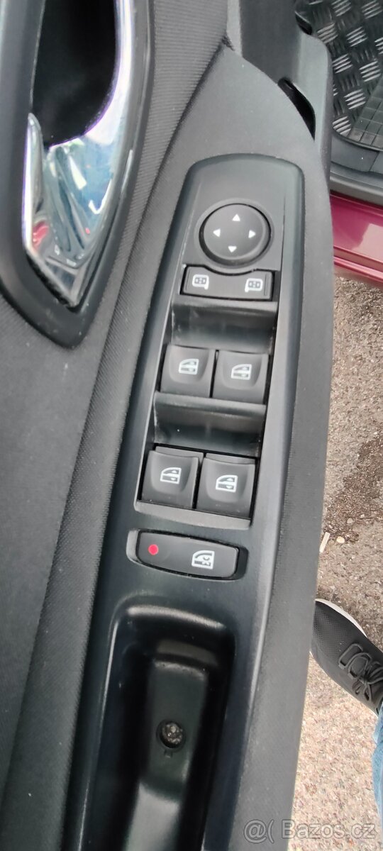 Grand Scénic 7 míst - 11