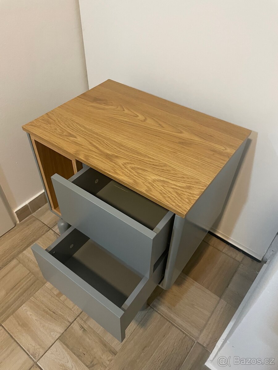 Šedy nočni stolek Corvo - 11