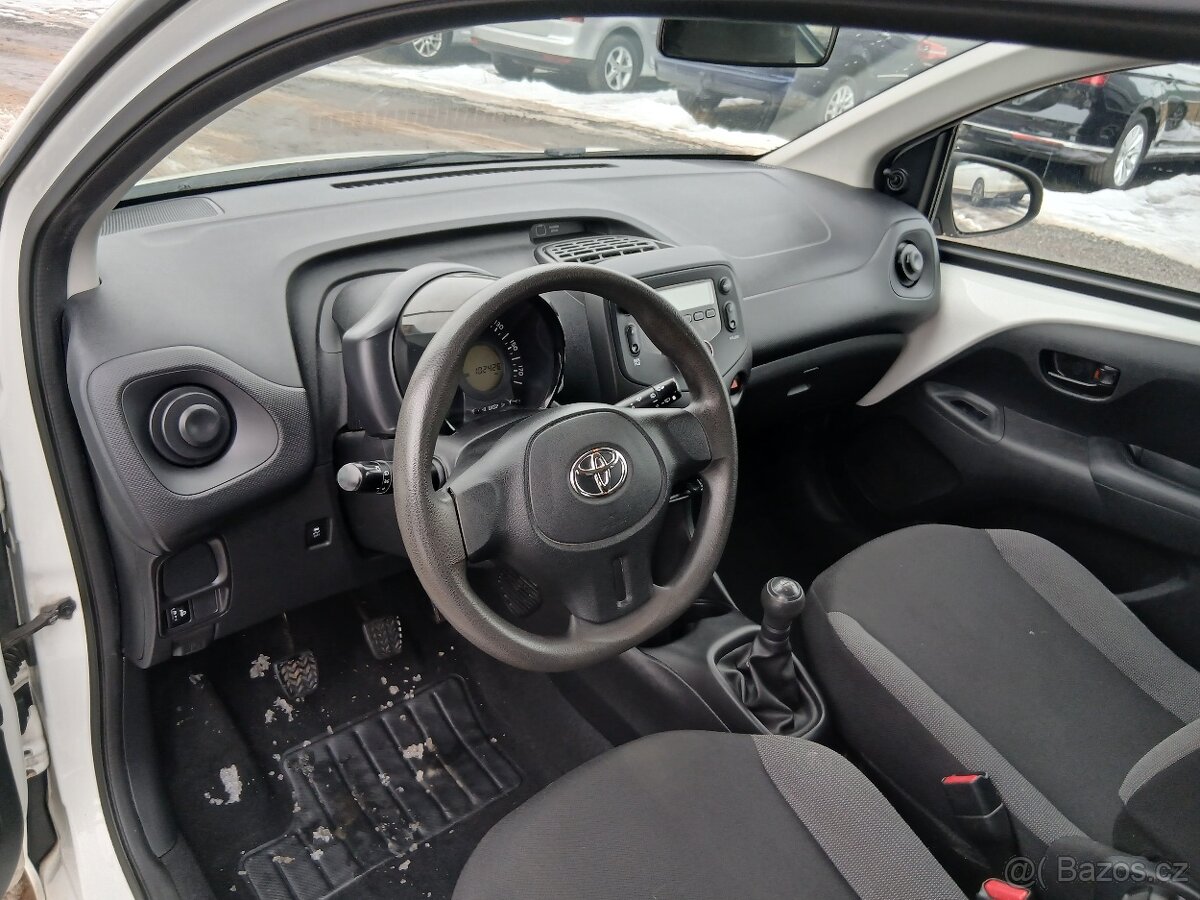 Toyota Aygo 1.0, 51 kW, klima - 11