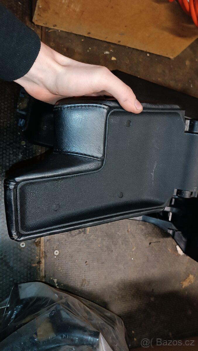 Středový tunel s loketní opěrkou z bmw e36 sedan - 11