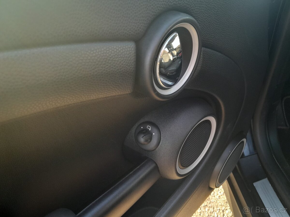 Mini Cooper Clubman 1.6i Panorama NOVÁ STK , KLIMA - 11