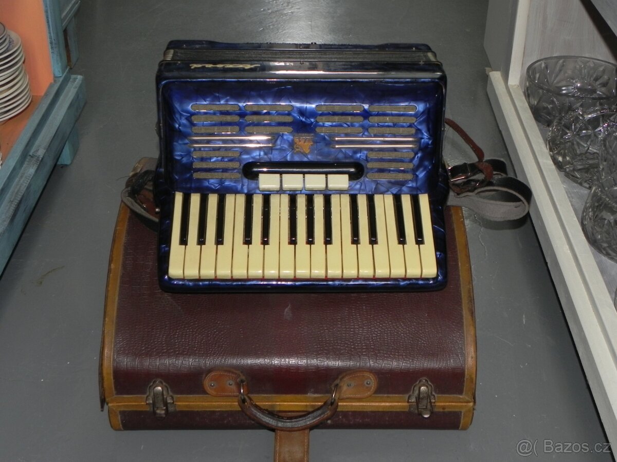 Stará harmonika accord - 11