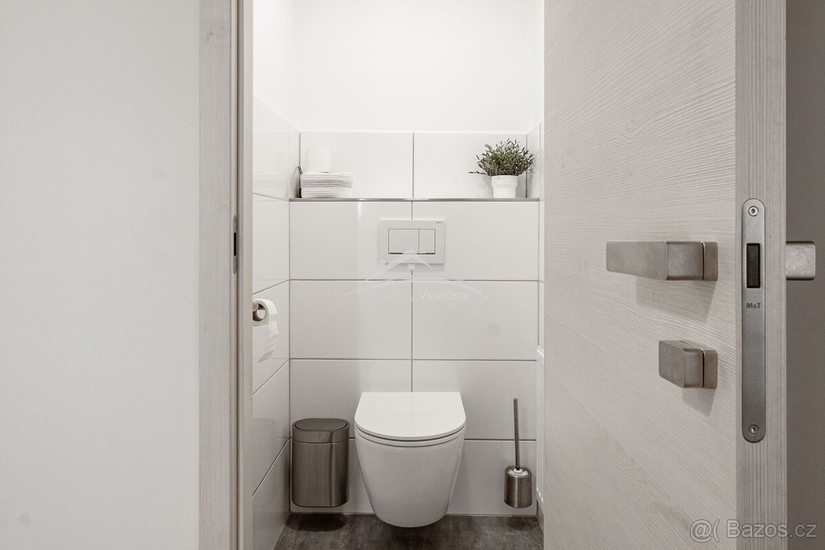 Prodej rodinného domu 6+kk s autodílnou – Šimanov, 9 km od J - 11