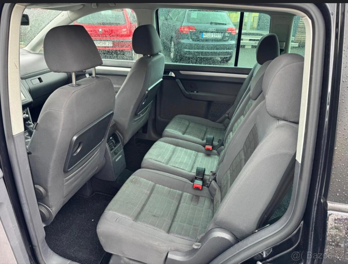 Volkswagen Touran - 11