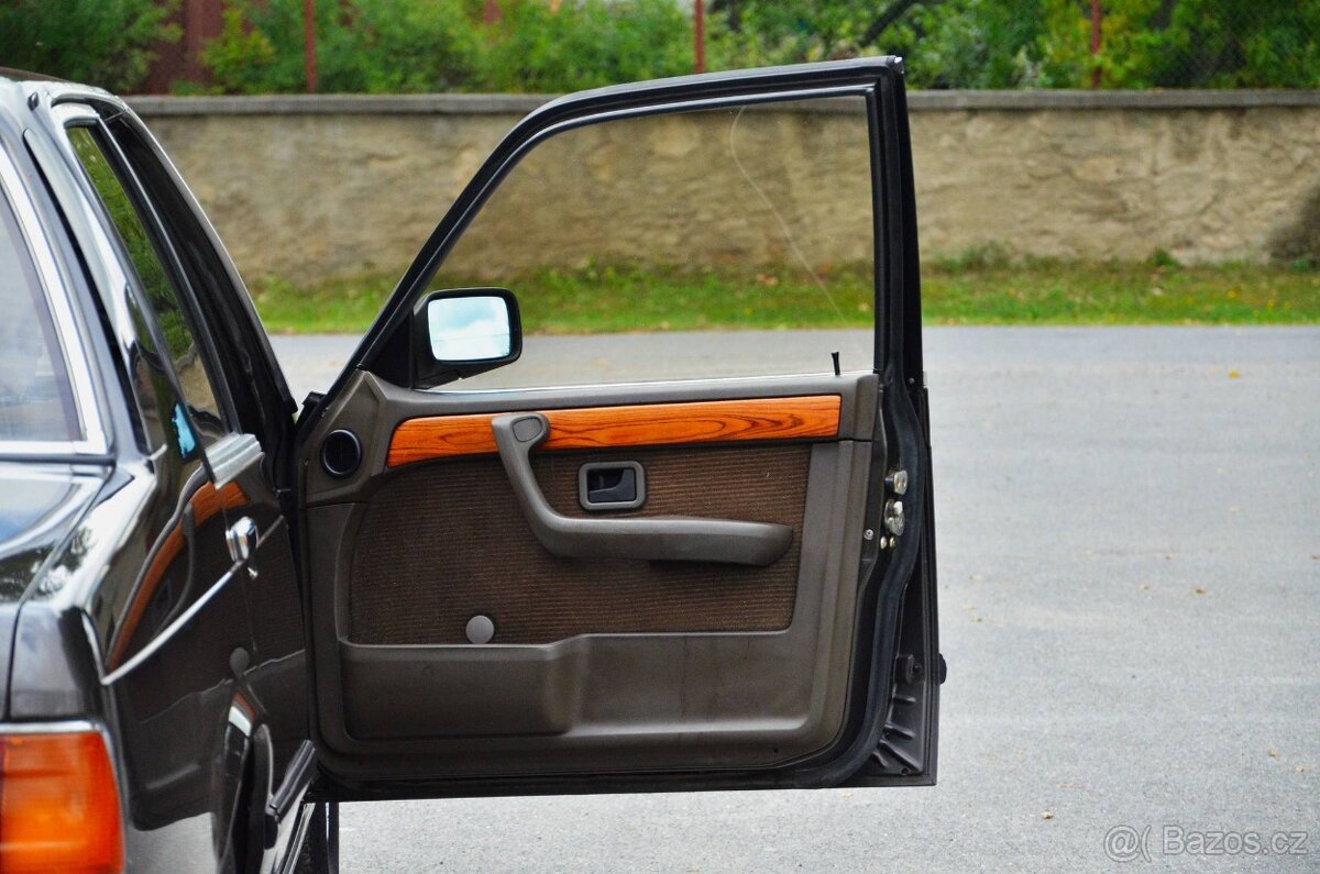 BMW 735i E23 z roku 1985 - 11