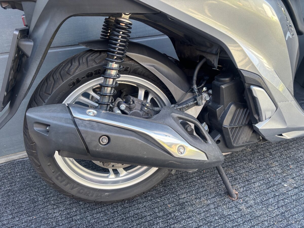 Honda SH 150i ABS - 11