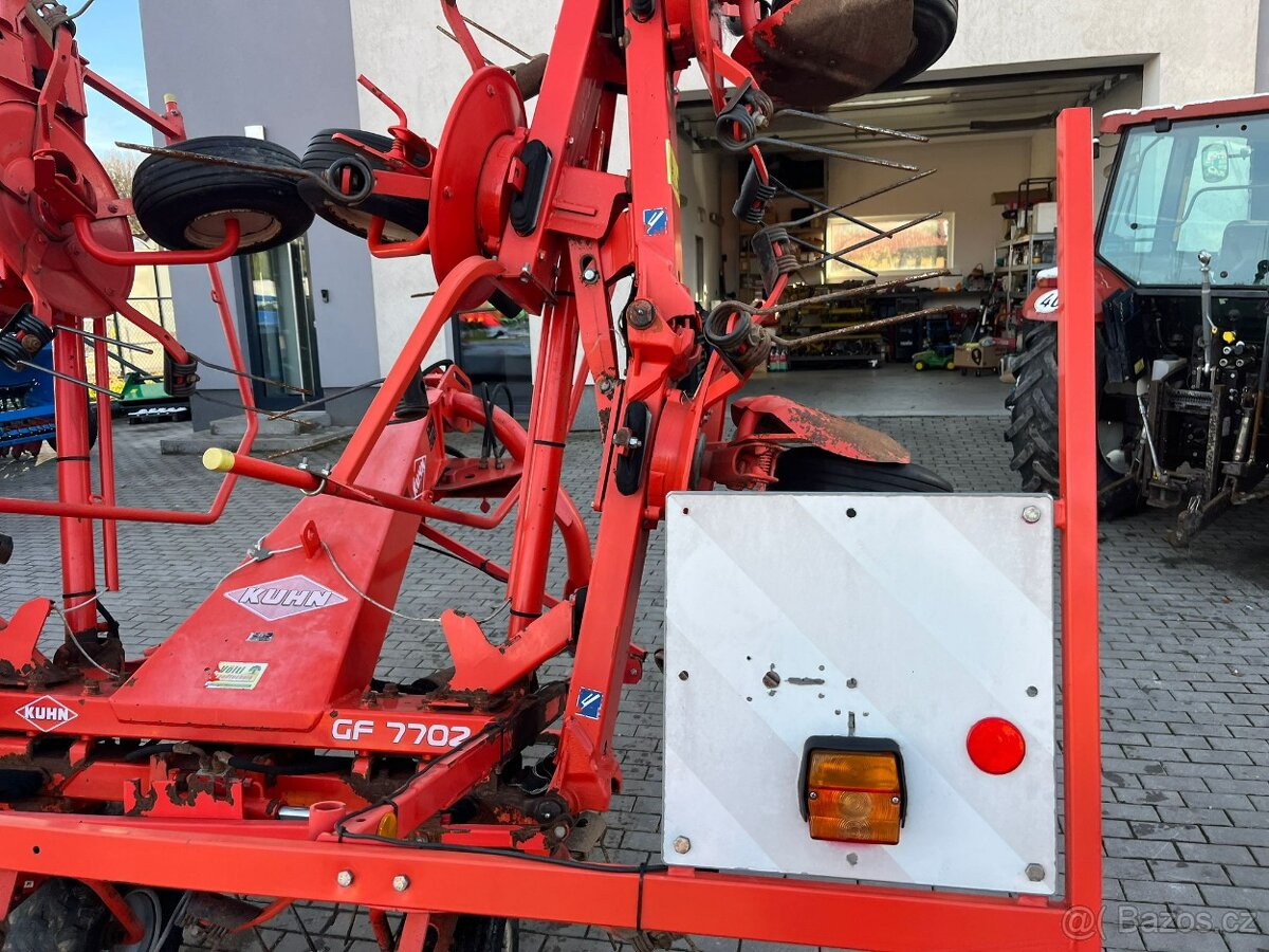 Obraceč sena, píce KÜHN GF 7702 - 11