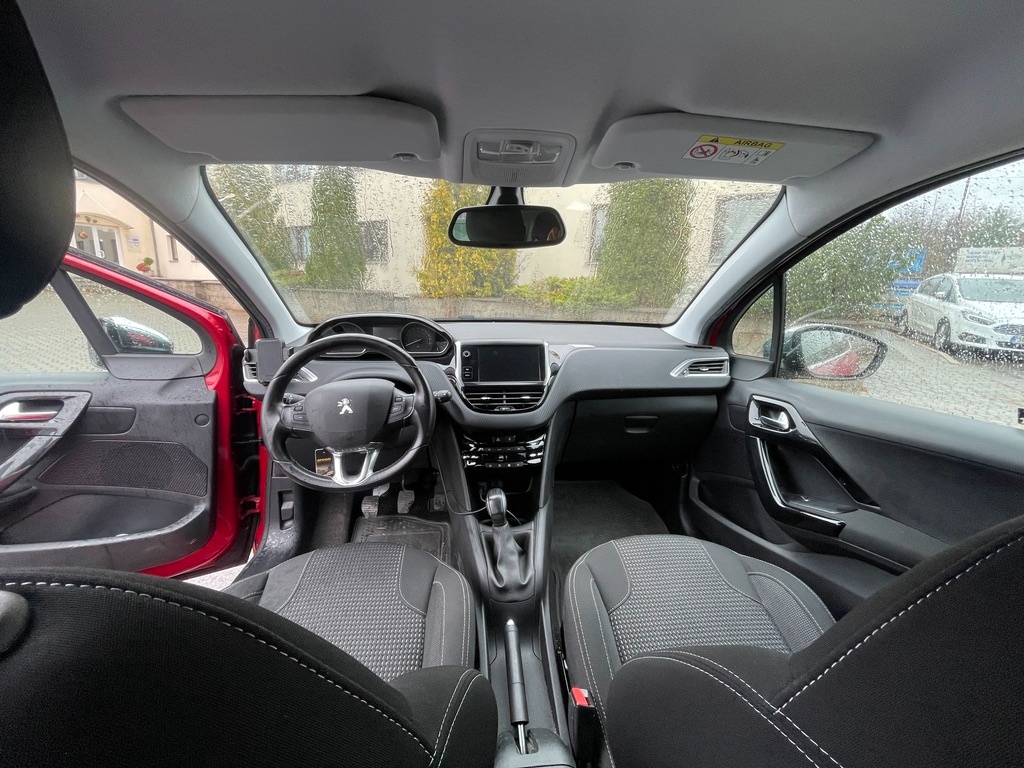 Prodám Peugeot 208 1,2 benzín 81kW, rok 2015, STK 6/2027 - 11