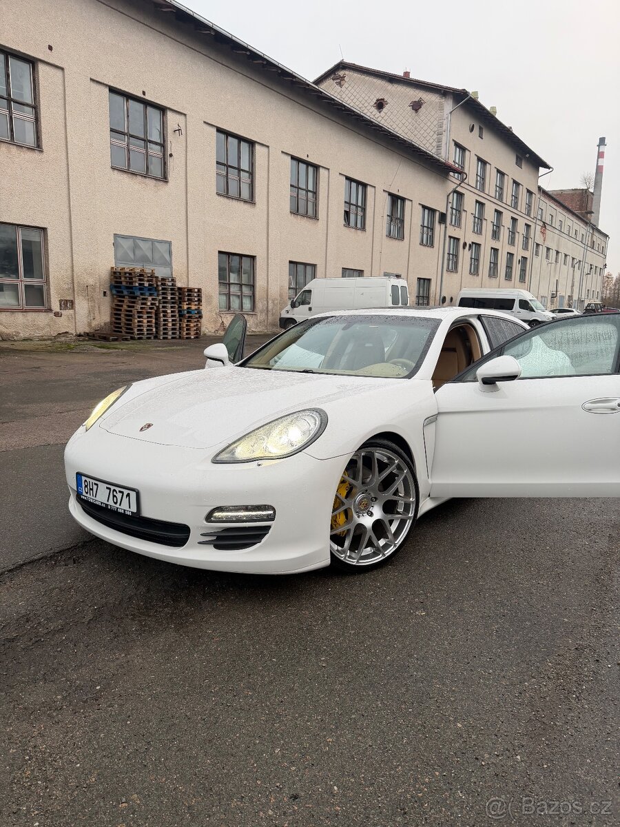 PORSCHE PANAMERA S - 11
