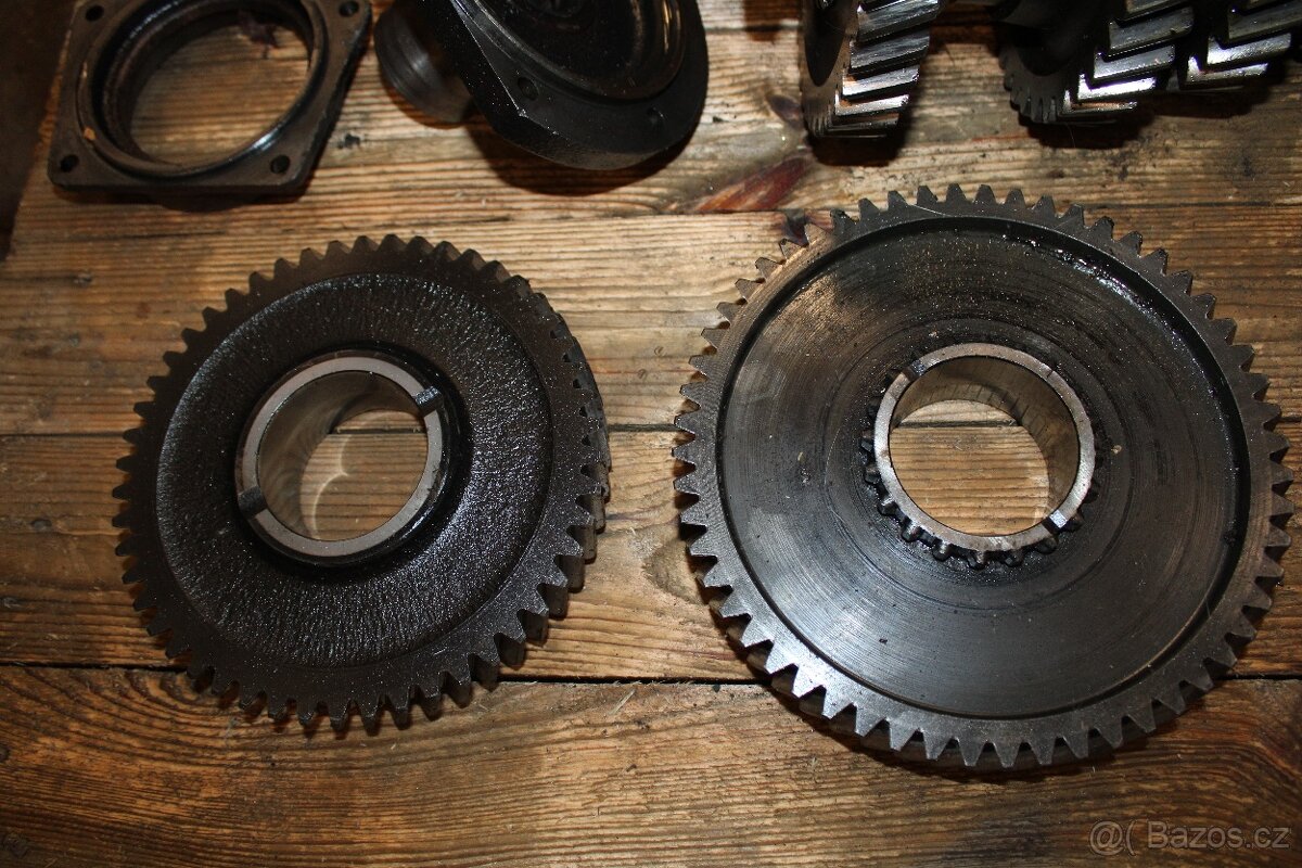 Zetor crystal převodovka obal meziskříň soukolí - 11
