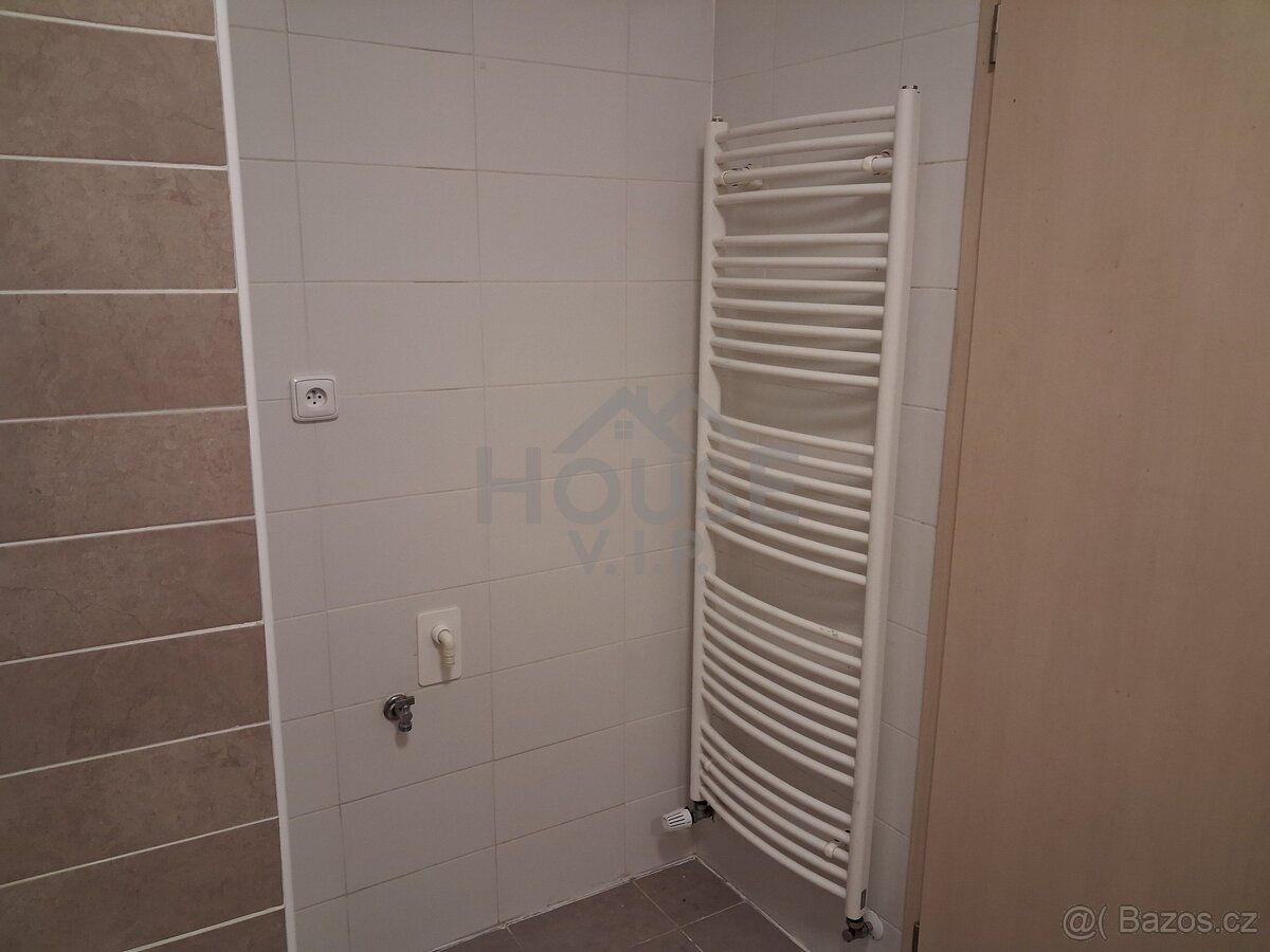 Prodej bytu 3+kk, 83,2 m² + lodžie a balkon, s garářovým stá - 11