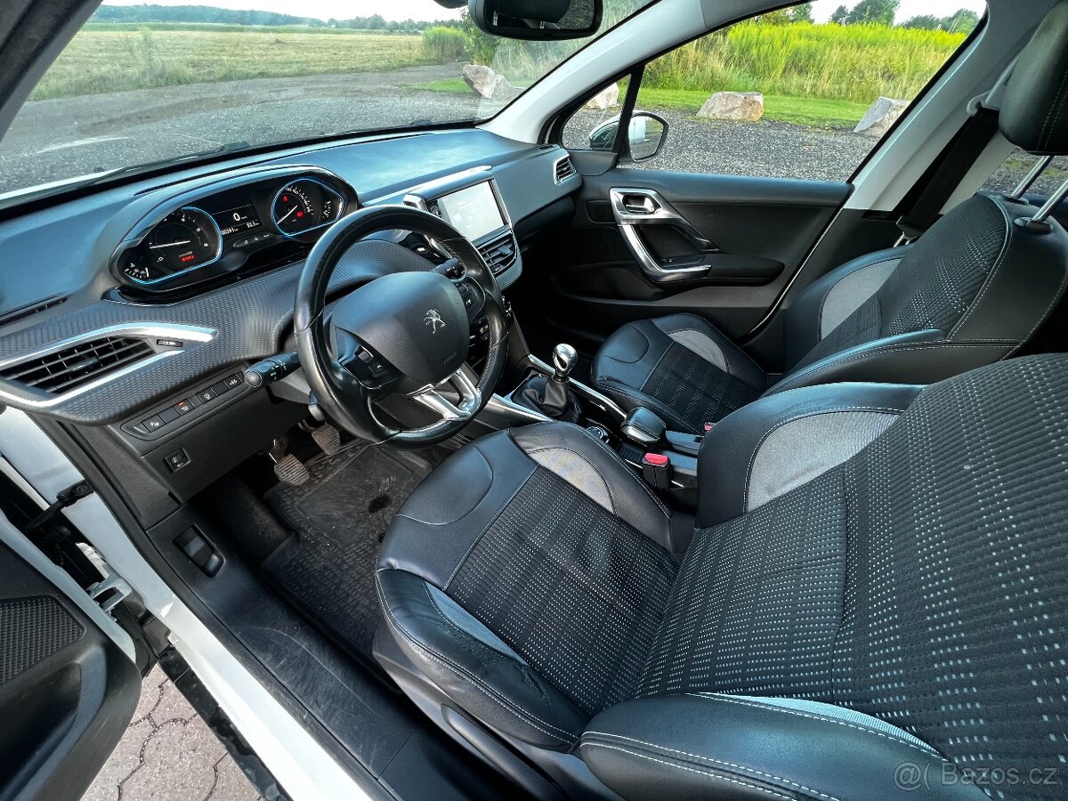 Peugeot 2008, 1,6 HDi 84 kW ALLURE PANO,NAVI - 11