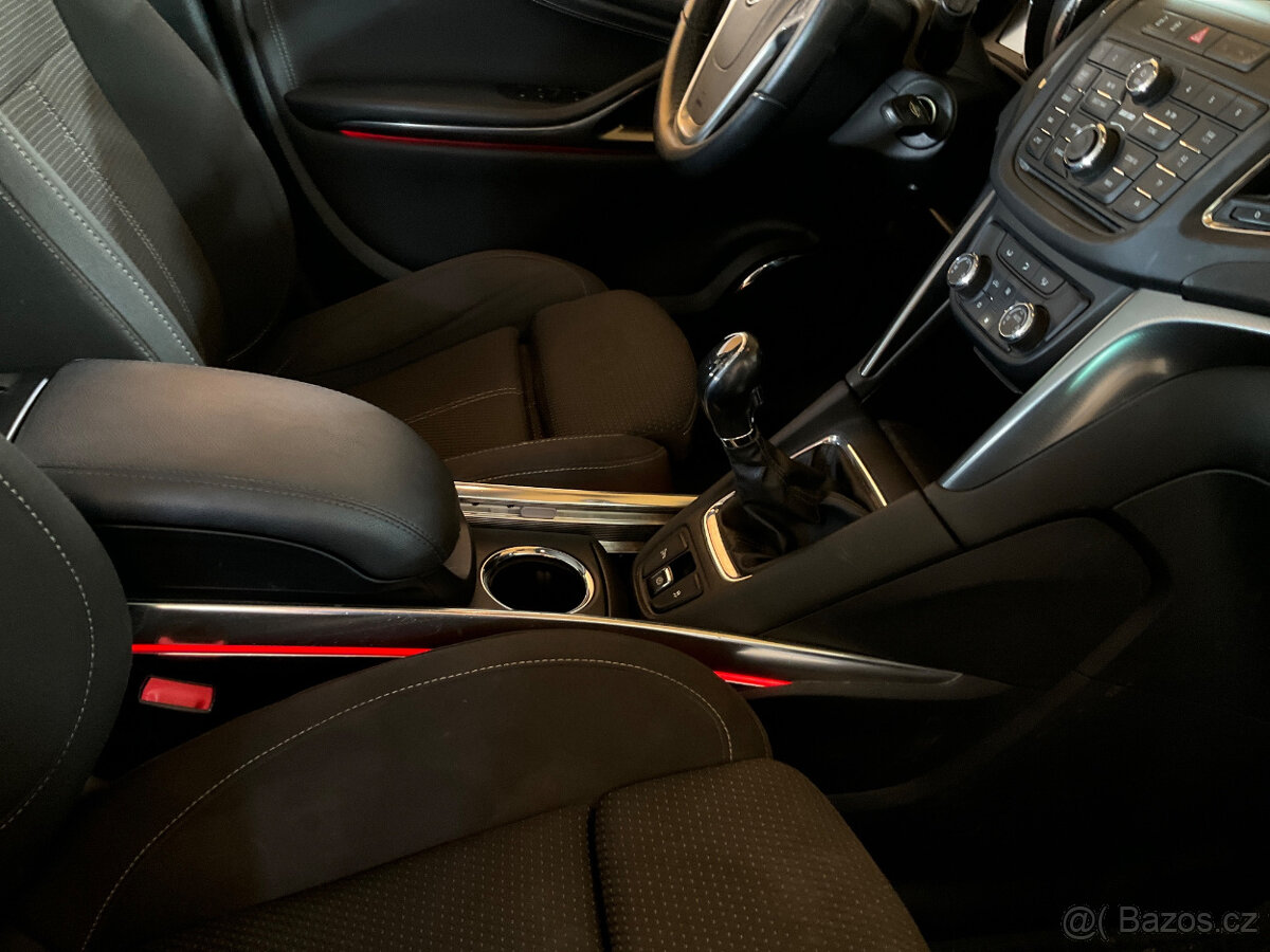 Opel Zafira Tourer 2.0 CDTI Cosmo - 7MÍST - 11
