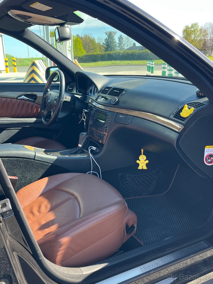 Mercedes E280 - 11