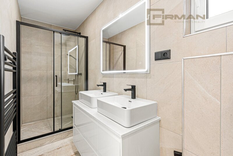 Prodej nadstandardního atypického bytu 3kk + podkrovní míst - 11