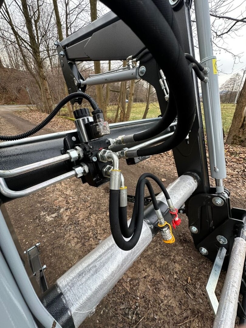 Čelní nakladač HYDRATRAC 1600 - 11