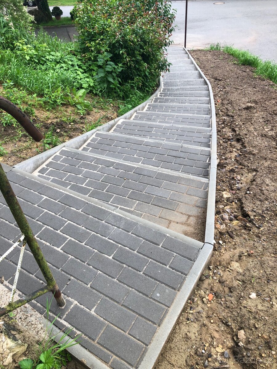 Pokládka zámkové dlažby a výkopové práce - 11