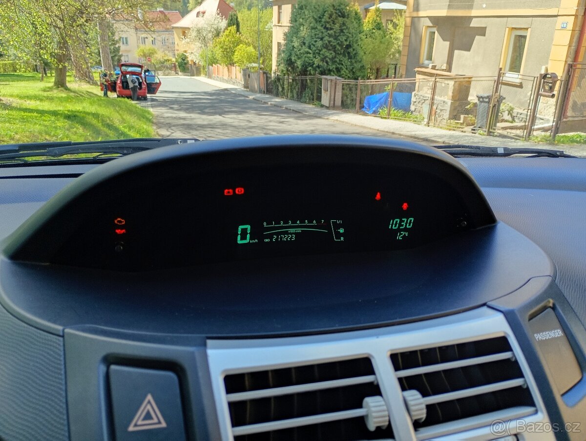 Toyota Yaris 1.3i - 11