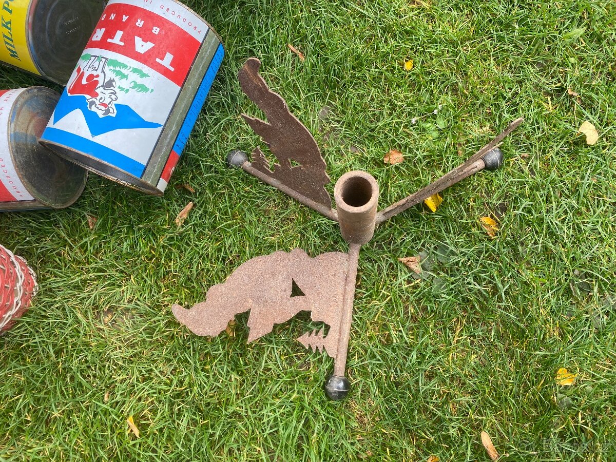 staré rádio stará plechovka starý medvídek židle rudl - 11