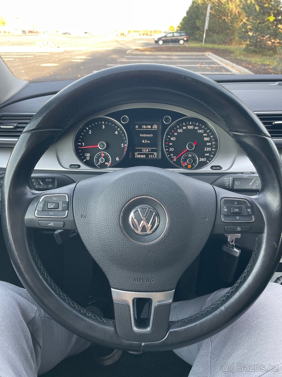 VW Passat B7, 1,6 TDI, tažné, digi klima, servisní kniha - 11