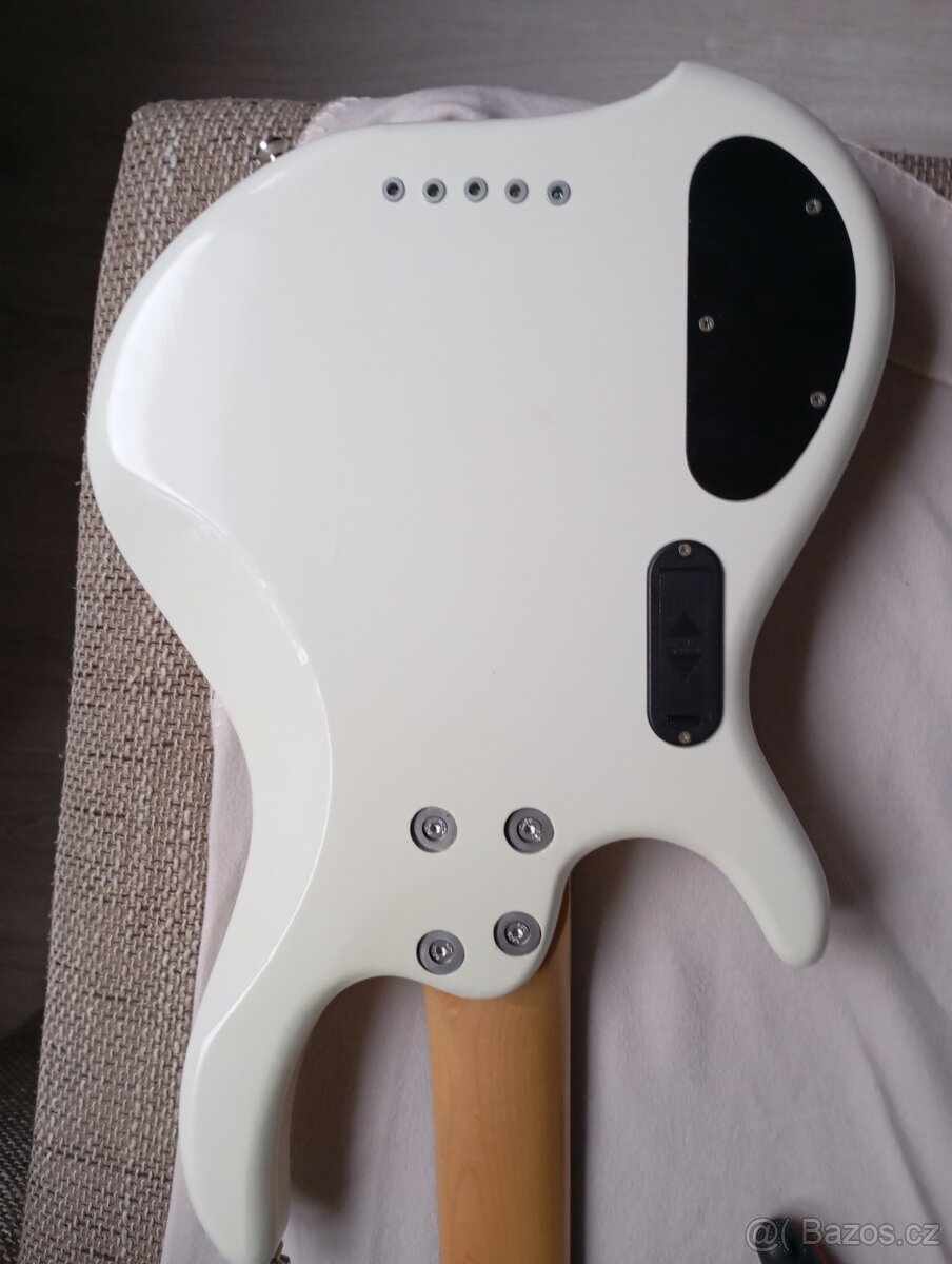 REZERVOVANÉ-5-strunová basgitara - 11