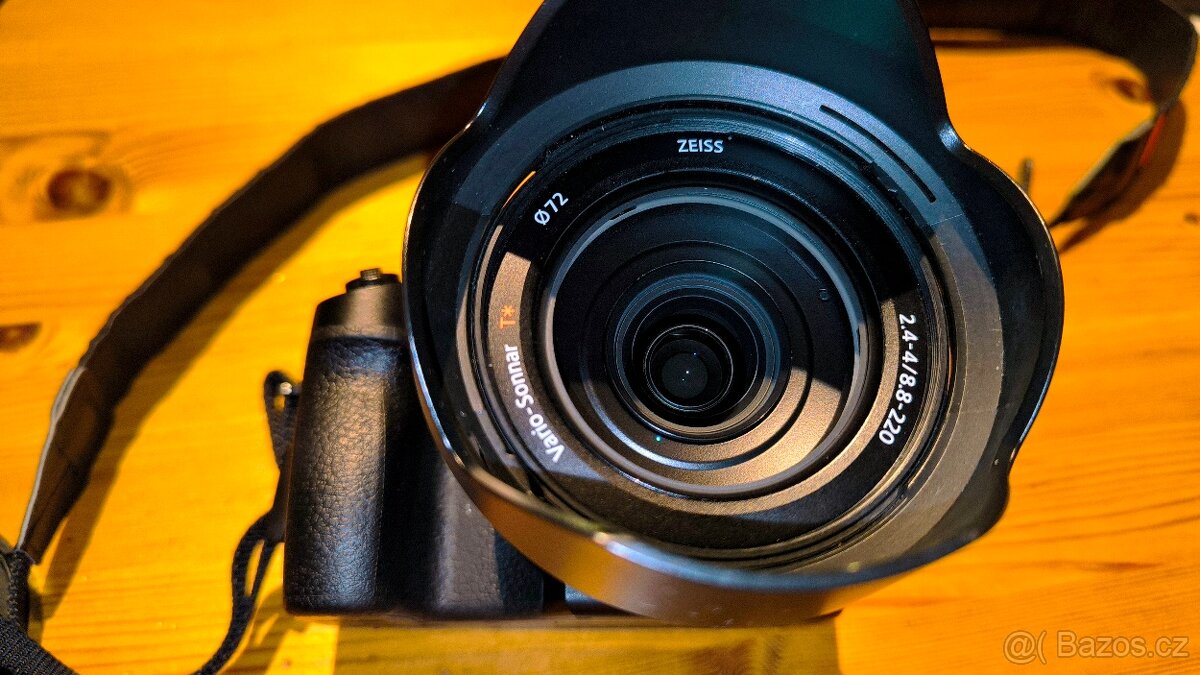 Sony Cyber-Shot DSC-RX10IV - 11