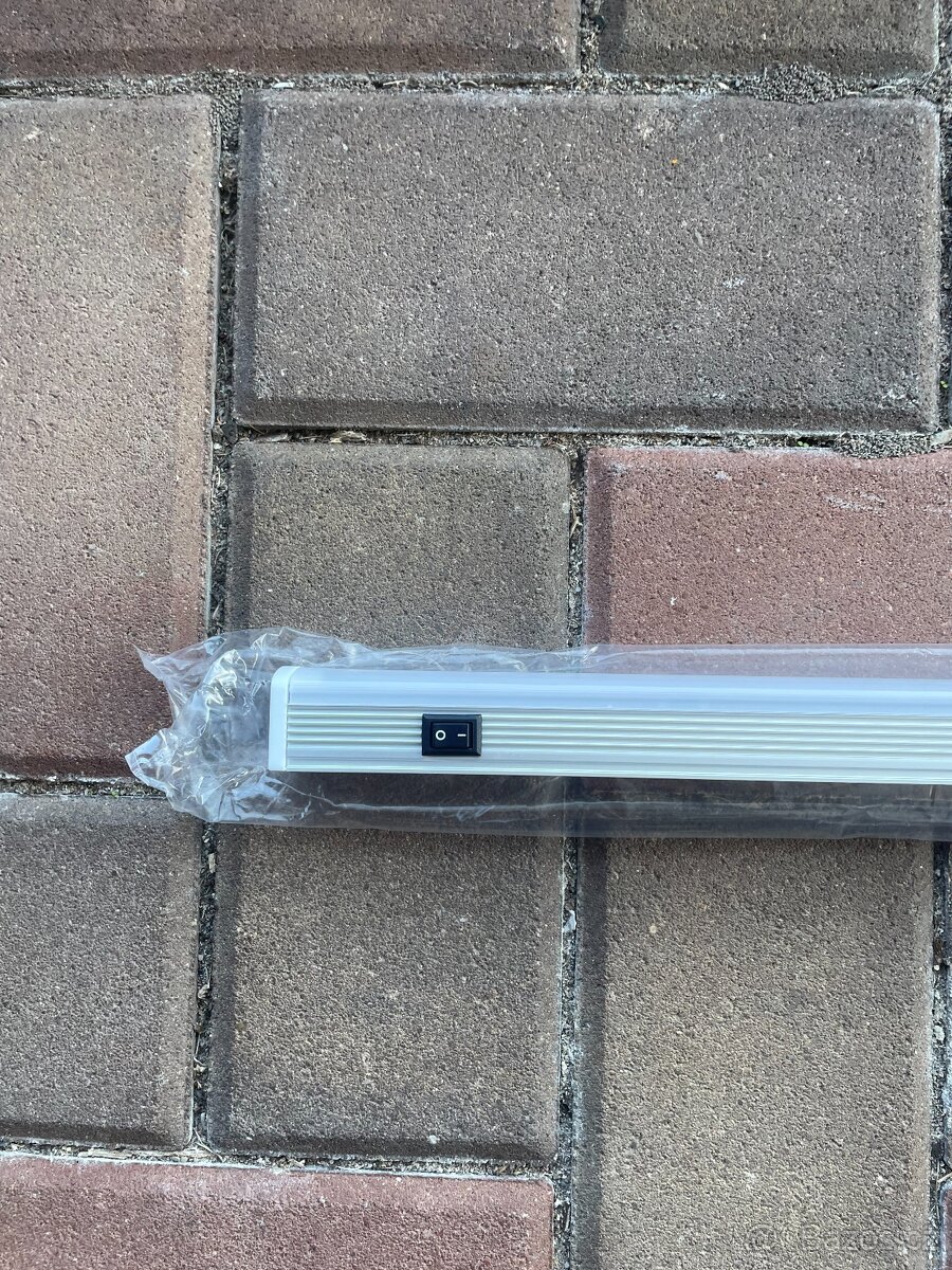 NOVÉ LED Svítidlo 900mm - 11