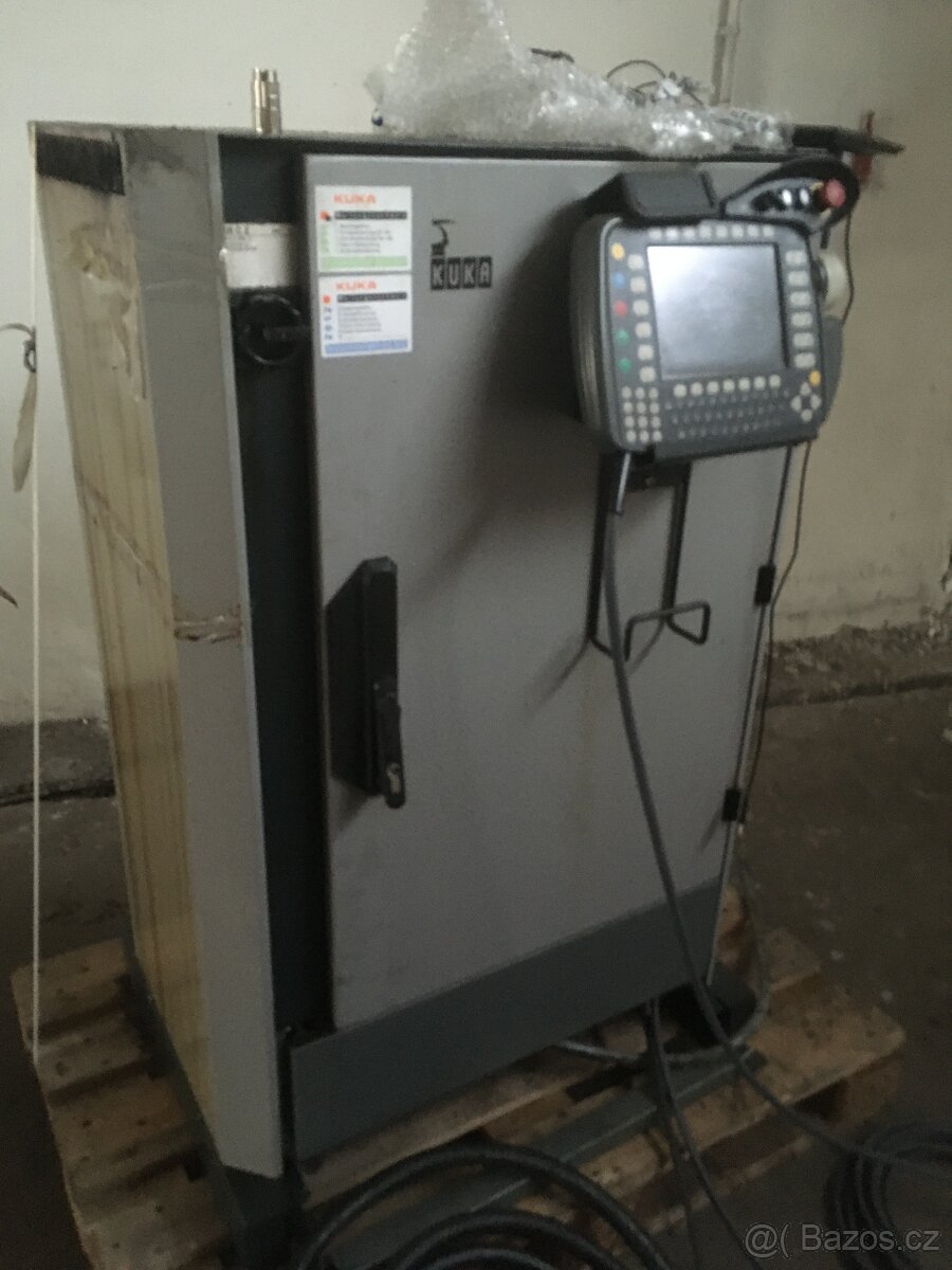 Robot KUKA KR6 a KR16 plus KRC2 2 ks, cena za kus - 11