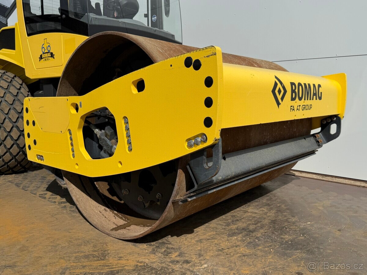 Válec Bomag 211 - 11