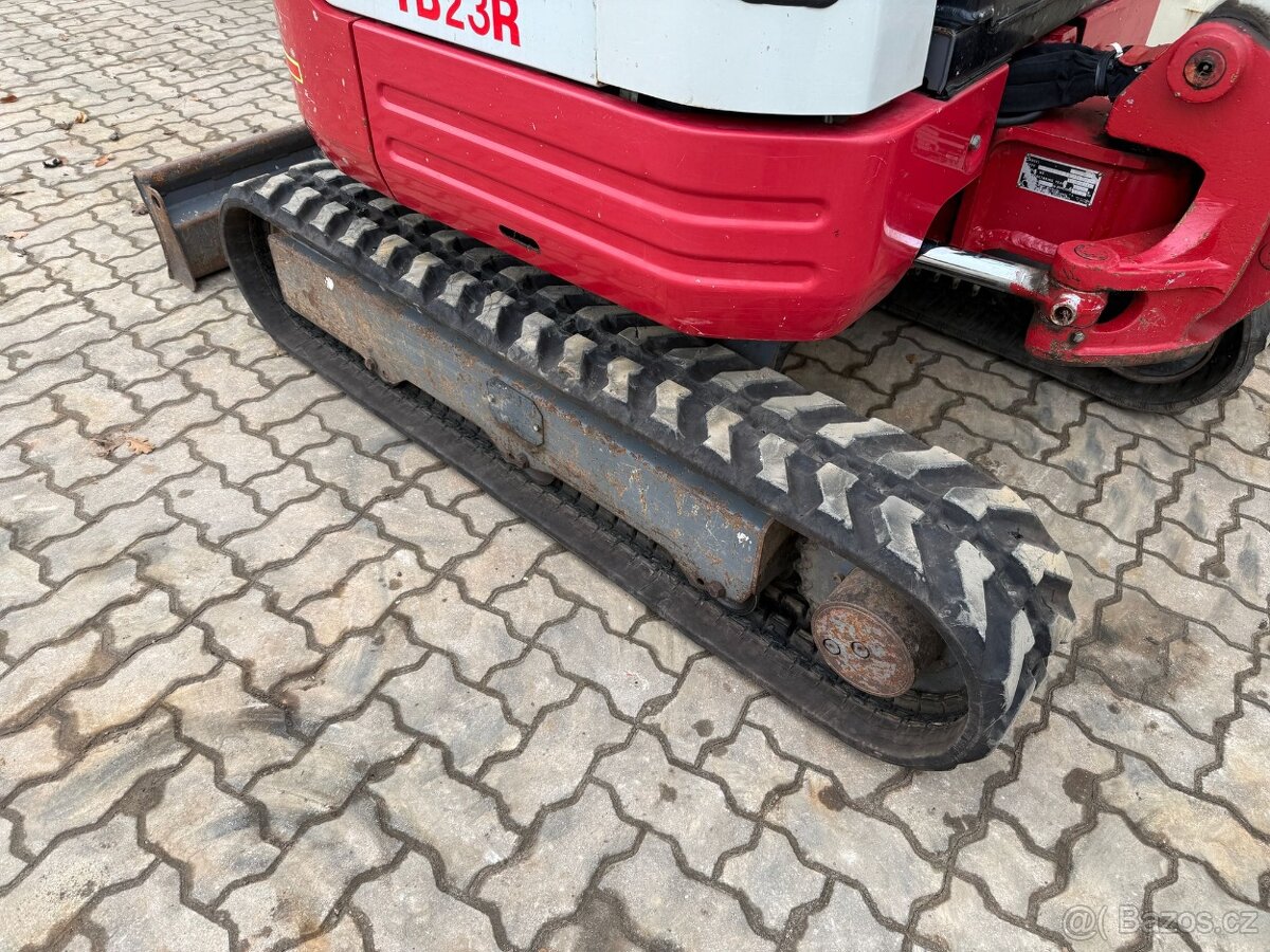 Minibagr Takeuchi TB23R - 11