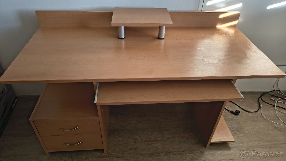 Psací stůl 132x57x72 (šxhxv) - 11