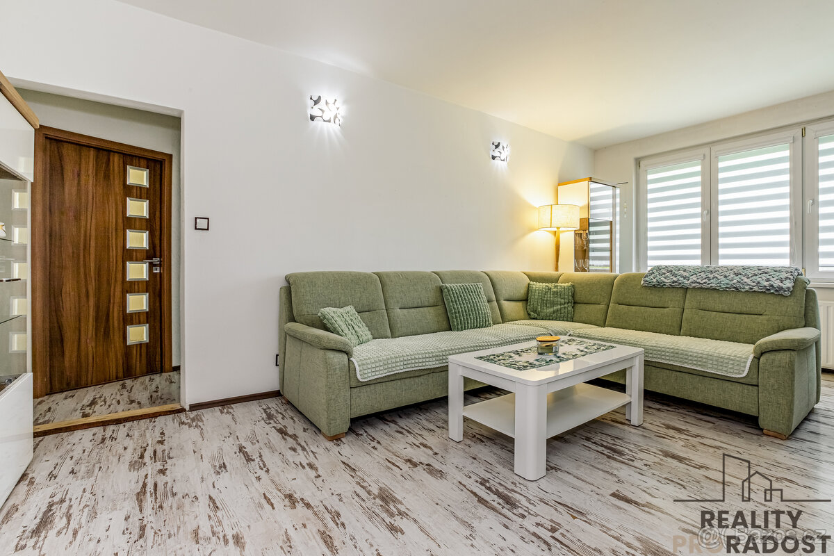 Kompletně zařízený byt 3+1 s lodžií v klidné části Vyššího B - 11