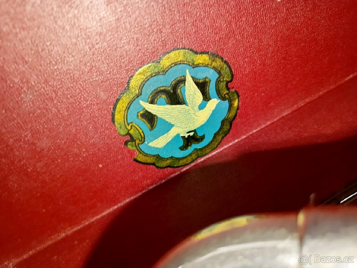 KUFŘÍKOVÝ GRAMOFON NA KLIKU - 11