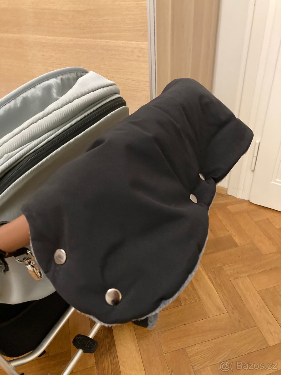 Kočárek Petite&Mars Royal 2023 v zimní výbavě - 11