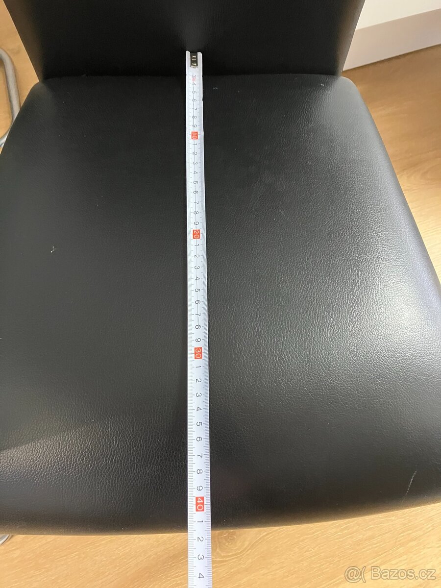 Jídelní stůl + 4 židle - 11